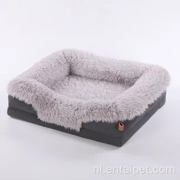 Warme winterhondenkennel met vierkante pluis